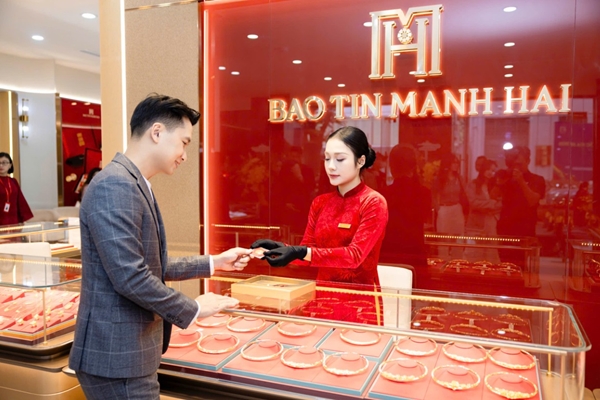 Giá vàng hôm nay 14-2 Vàng trong nước ngược chiều với vàng thế giới